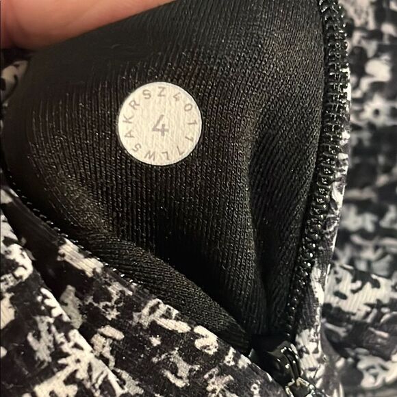 Lululemon Sole Training 7/8 Tight Size 4 - Picture 14 of 14